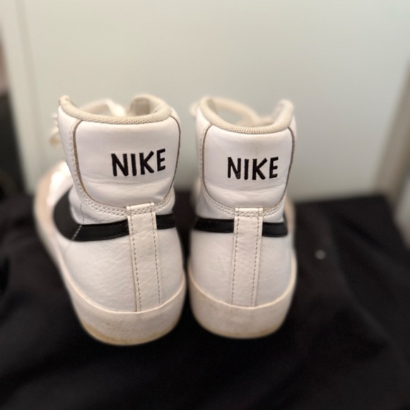 nike sneakers - Picture 4 of 6